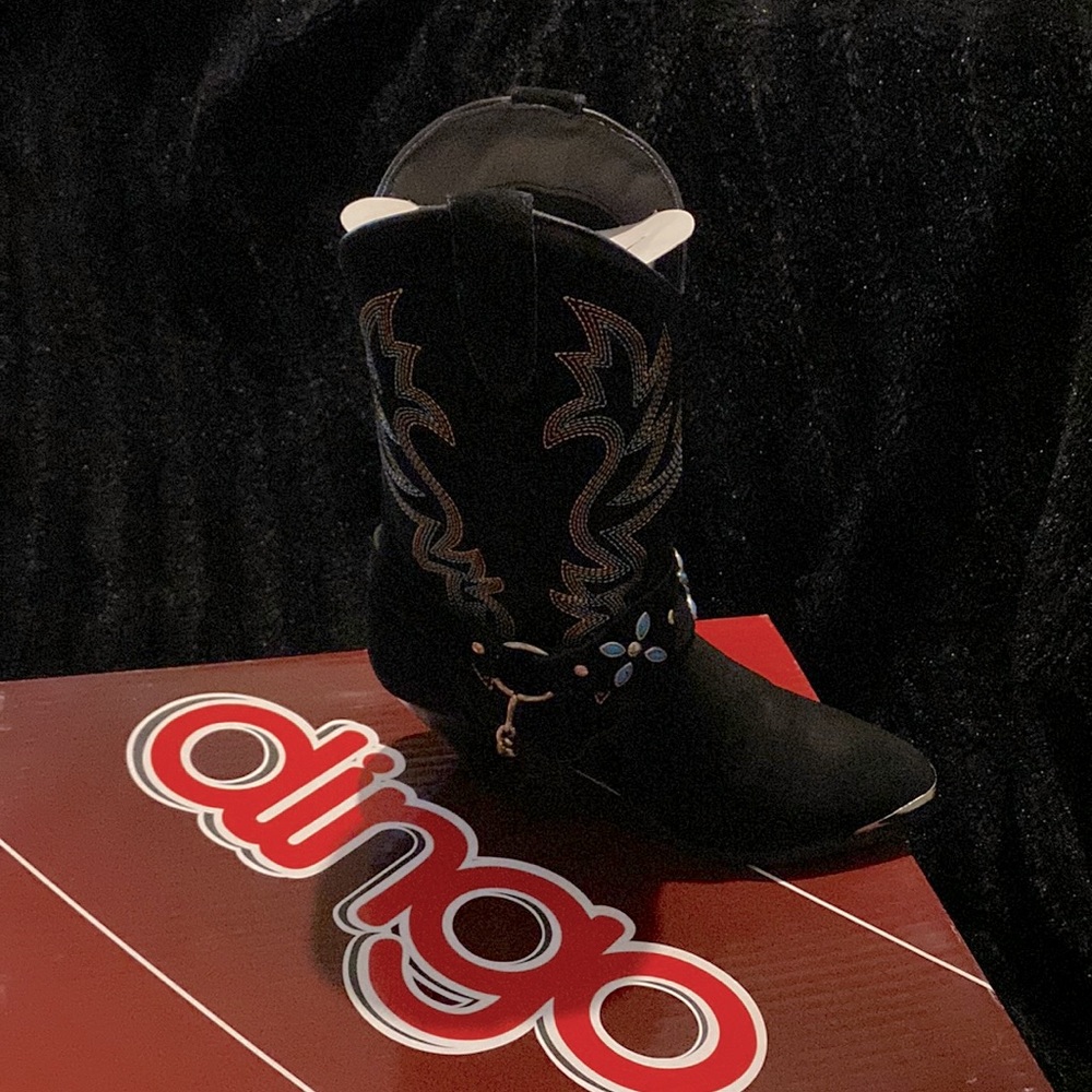 Dingo, short-upper, low-heeled boots